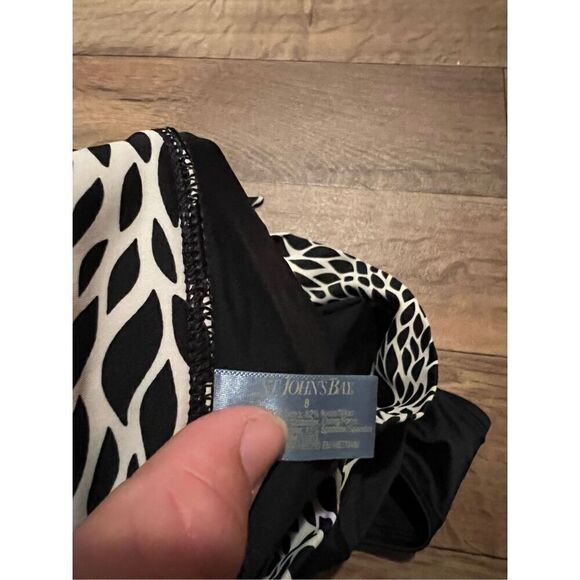 St John’s Bay 2-Piece Woman’s Swimsuit Set Woman’s Size 10 Top Size 8 Bottoms - Picture 5 of 9